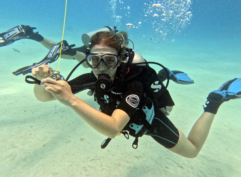 Two divers practising stable buddy positioning and control before drift-diving training